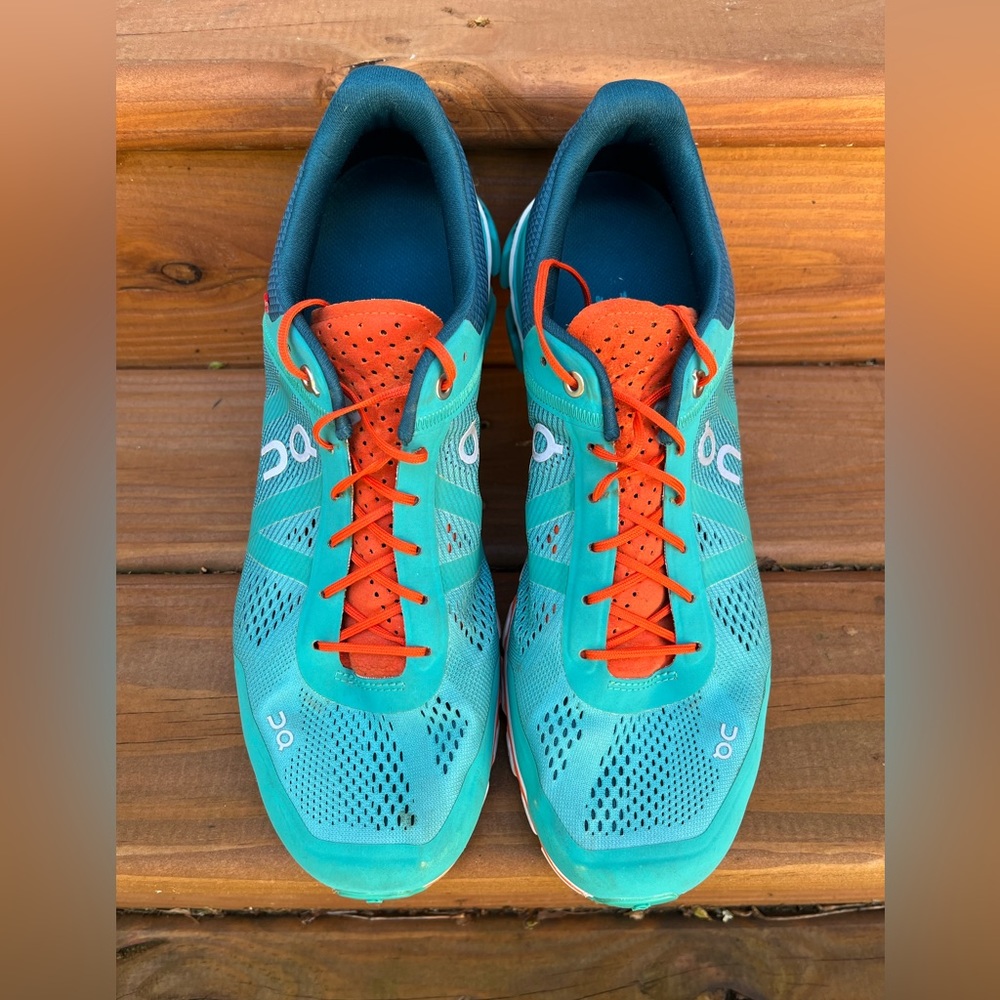 ON Athletic Shoes, Women’s 11, Teal